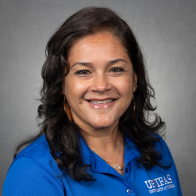 Headshot of Sandra Alomar.